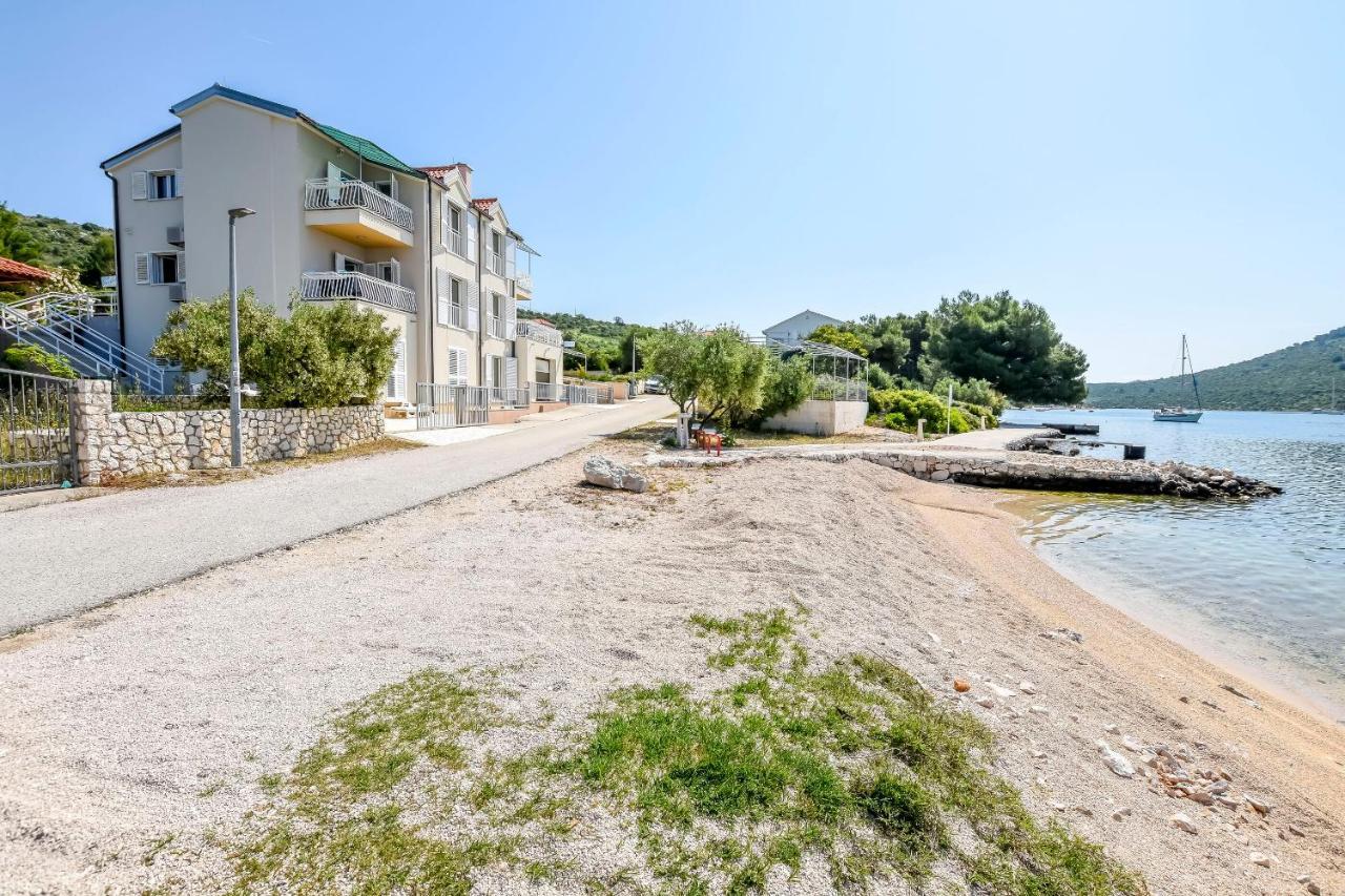 Apartments Silvana Rogoznica  Bagian luar foto