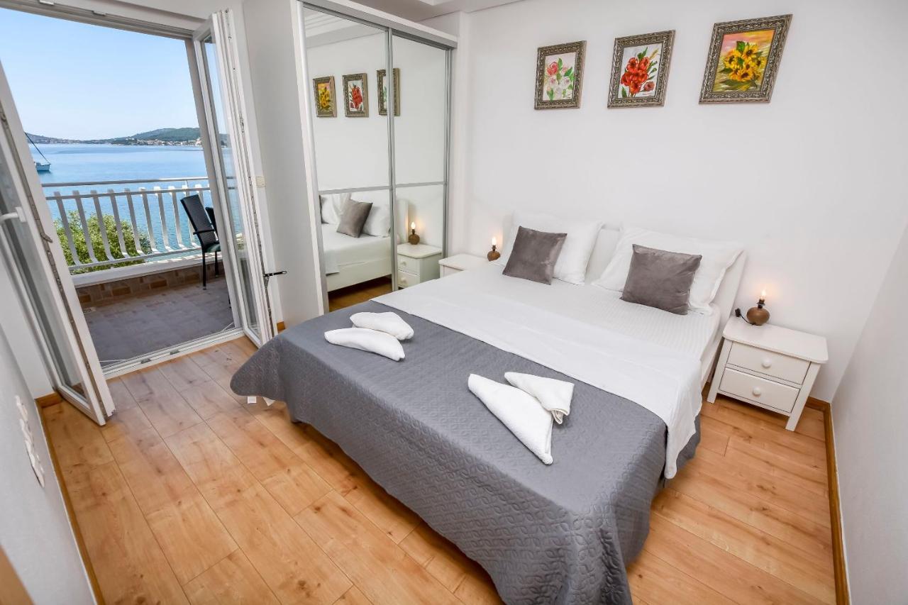 Apartments Silvana Rogoznica  Bagian luar foto