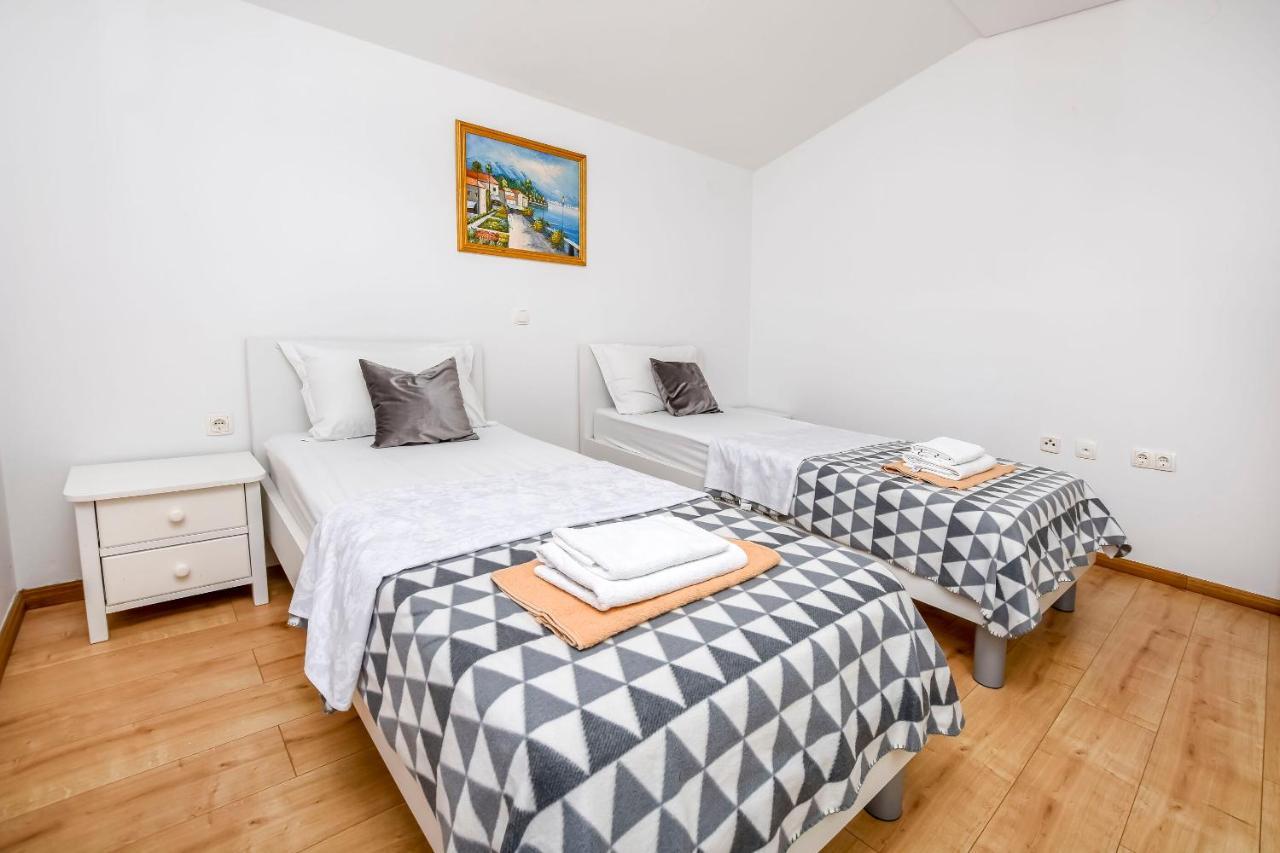 Apartments Silvana Rogoznica  Bagian luar foto
