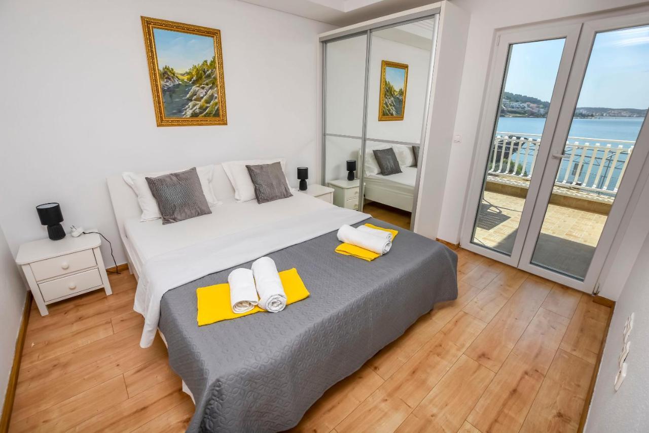Apartments Silvana Rogoznica  Bagian luar foto