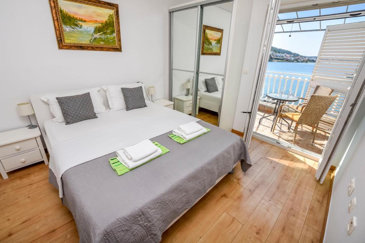 Apartments Silvana Rogoznica  Bagian luar foto