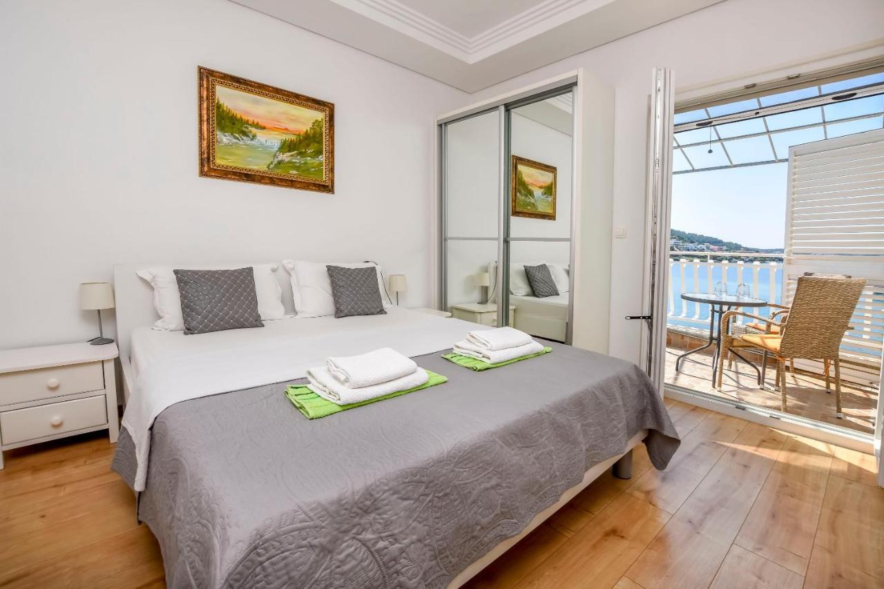 Apartments Silvana Rogoznica  Bagian luar foto